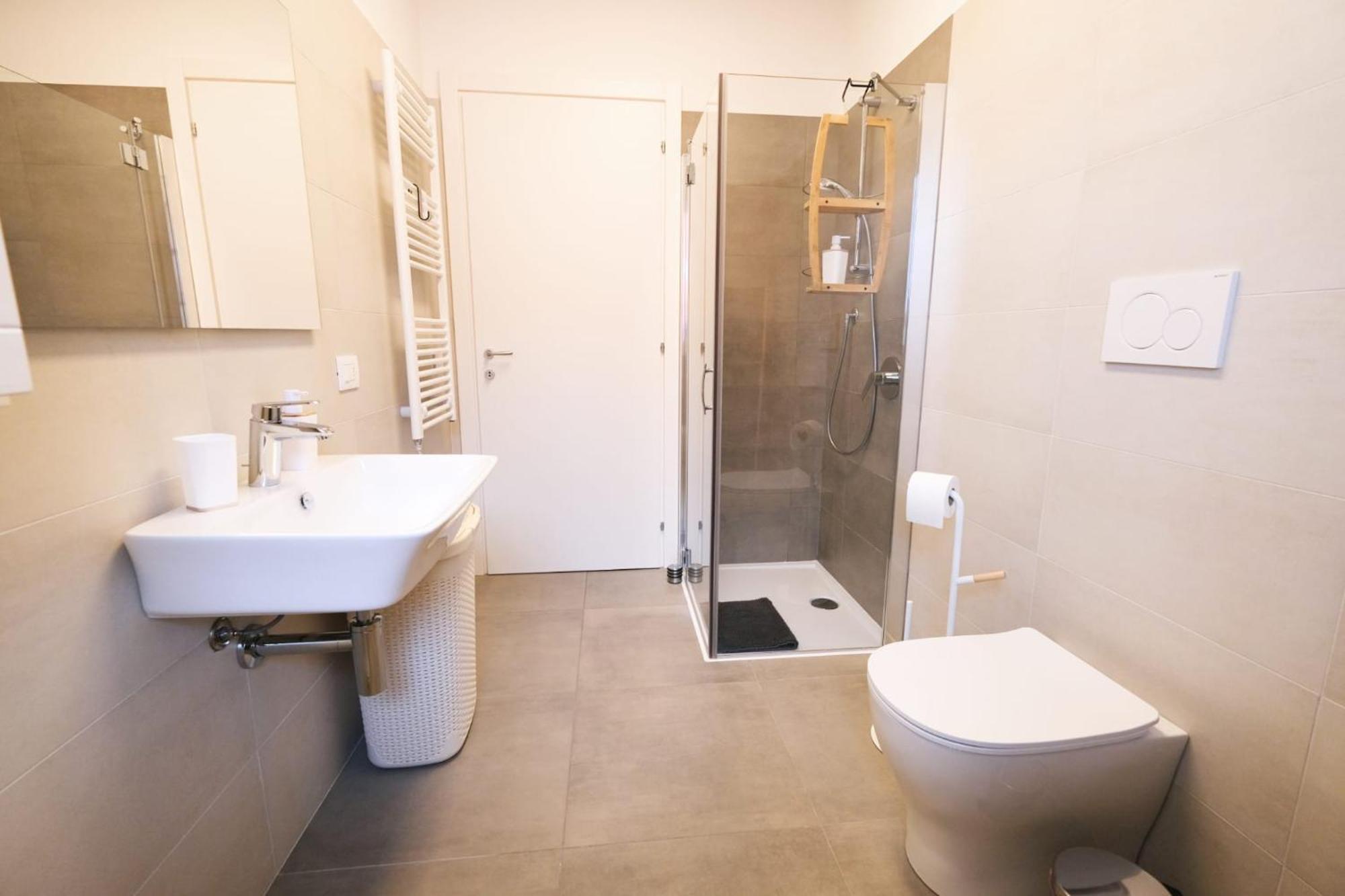 Al 45 B.go Roma -vr- Con Garage Apartamento Verona